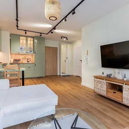 Daire Letnicka Cosy With Garden By Bookinghost